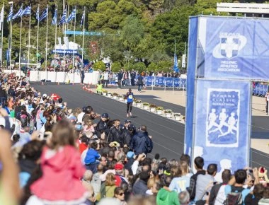 Με ενός λεπτού σιγή για τα θύματα της φωτιάς ξεκίνησε η κλασική διαδρομή του 36ου Μαραθωνίου Αθήνας